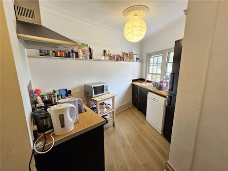 4 bedroom apartment to rent - Photo 4