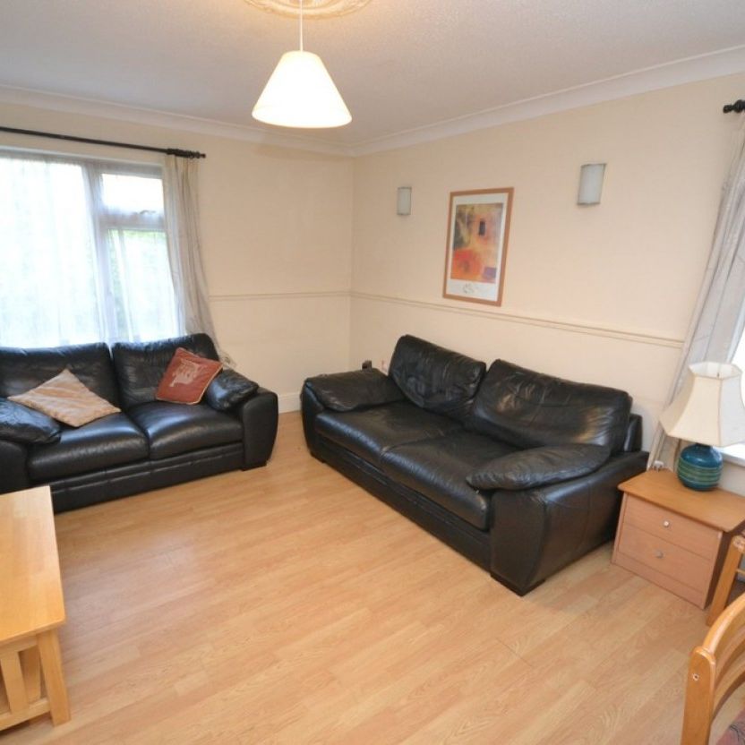 4 bed Semi-Detached House for Rent - Photo 1