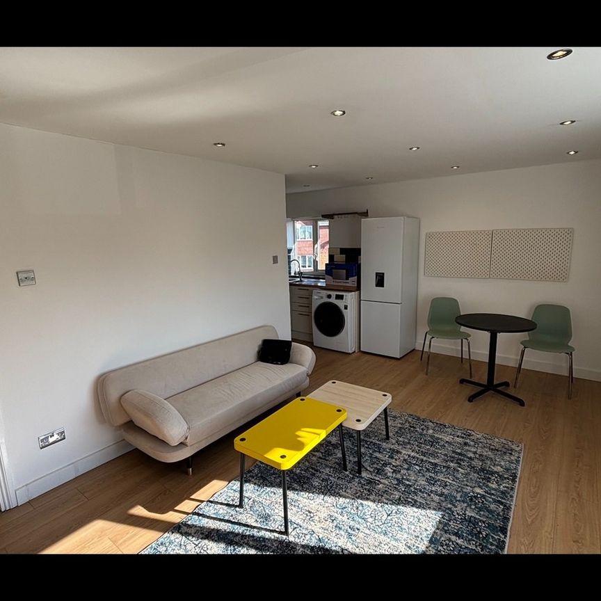 1 Bed Flat, Franklin Way, CR0 - Photo 1