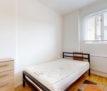 studio property to let - Photo 2