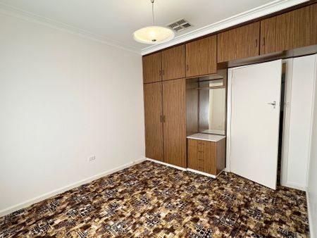 NORTH GRIFFITH LOCATION - Photo 5