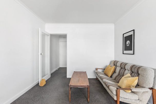 Sunny apartment near Elwood village - Photo 1