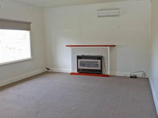 Attractive 3 Bedroom Home - Photo 1