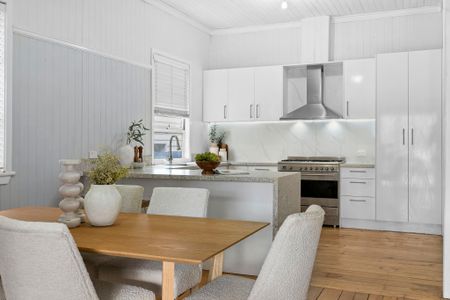 Charming Queenslander with Modern Comforts - Photo 3
