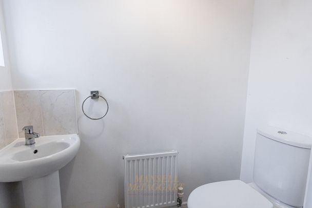 Blacksmith Road, Horley, RH6 - Photo 1