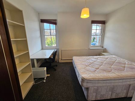 9 Bed Student Accommodation - Photo 4