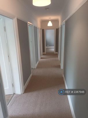3 bedroom flat to rent - Photo 1