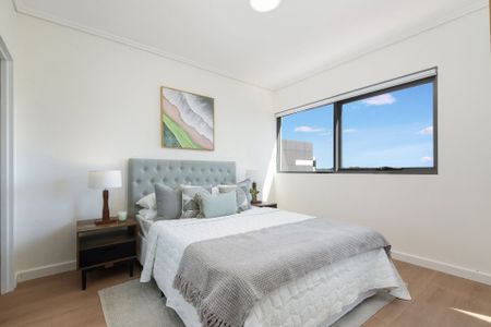 Stylish Two-Bedroom Apartment with City Views in the Heart of Parramatta - Photo 5