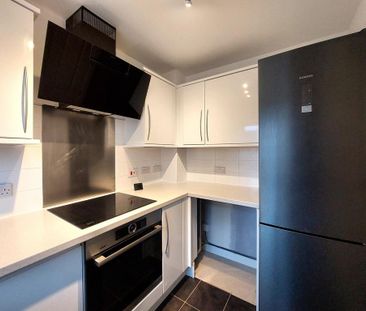 2 bedroom semi-detached house to rent - Photo 2