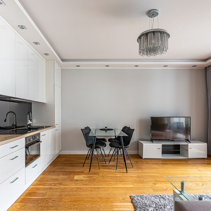 Mieszkanie z loggią 2 pokojowe przy metrze - Photo 1