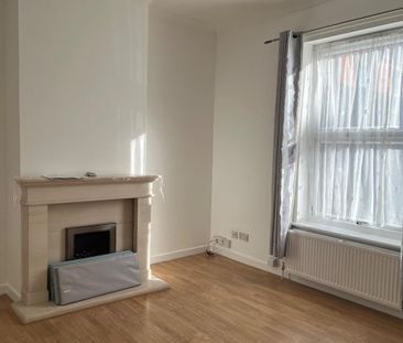 4 Bed Terraced House, Aviary Road, LS12 - Photo 1