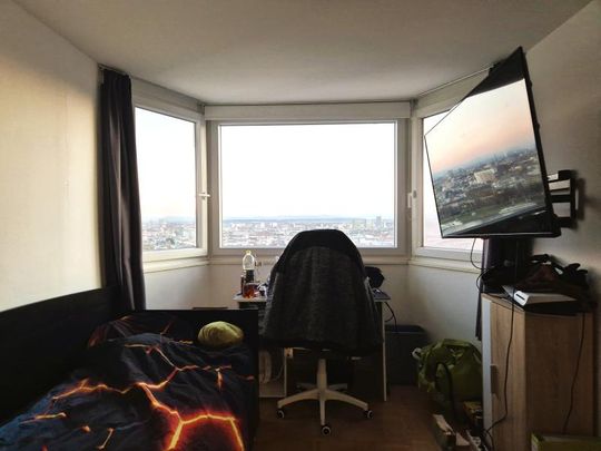 Wohnen in der Lentia-City! 89 m² WNFL im 19.Stock, Küche möbliert, 3 Zimmer, herrliche Fernsicht! Tiefgaragenplatz optional! - Photo 1