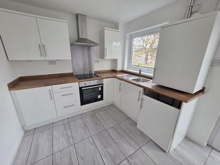 3 bedroom end of terrace house to rent - Photo 2