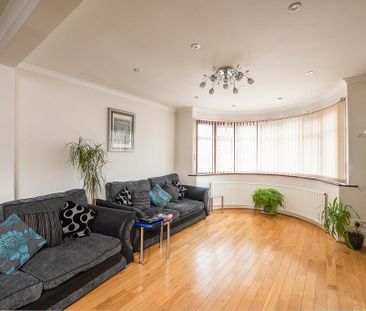 3 bedroom end of terrace house to rent - Photo 2