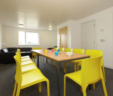 Shared Townhouse Room - Photo 3