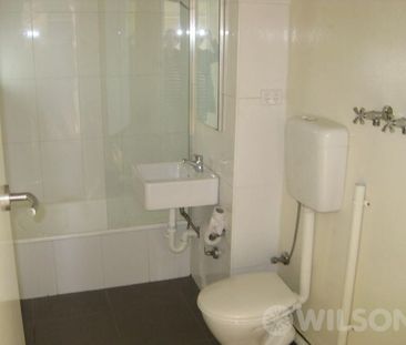 Light, bright one bedroom on the first floor - Photo 6