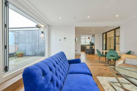 3 bedroom flat to rent - Photo 4