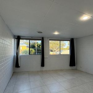 Renovated Two Bedroom&comma; Unit&excl; - Photo 2
