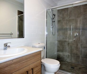 3 Bedroom Modern home in Rothwell - Photo 6