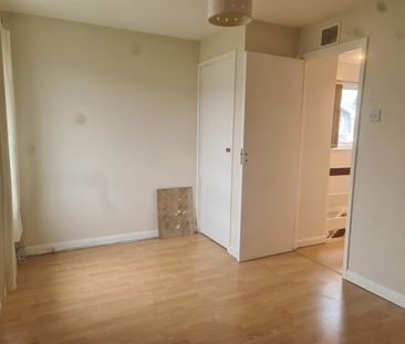 Silversmiths Way, Woking, Surrey, GU21 3HQ - Photo 4