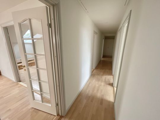 Rummelig lejlighed med gode indretningsmuligheder i Odense C - Foto 1
