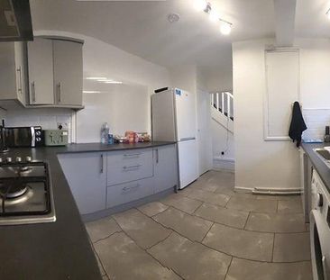 4 bedroom flat share to rent - Photo 1
