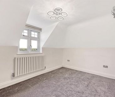 4 bedroom semi-detached house to rent - Photo 5