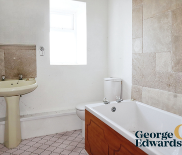 3 bedroom semi-detached house to rent - Photo 5