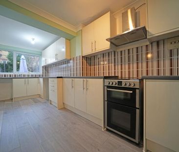 3 bedroom terraced house to rent - Photo 5