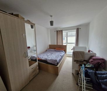 Peterborough - Photo 2