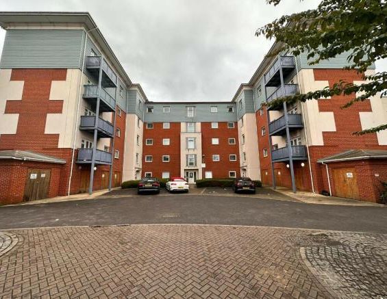 2 bedroom flat to rent - Photo 1