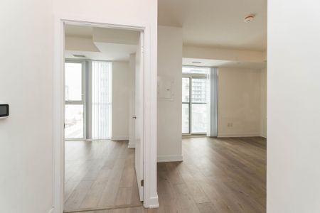 For Lease - 10 Honeycrisp Crescent Unit# 603, Vaughan, Ontario - Photo 3