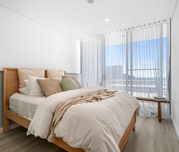 1 Bed + Study with Panoramic Views - Photo 2