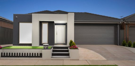 Stunning Family Home in Tarneit - Photo 2