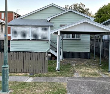“Taringa 4 bedroom house” - Photo 1