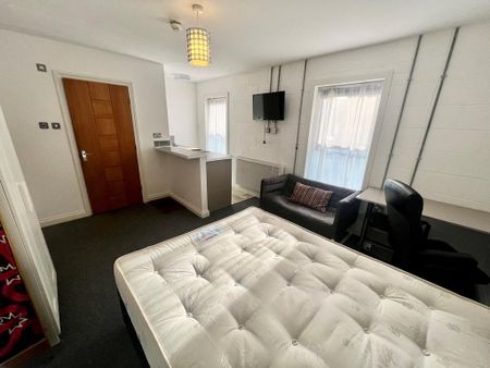Studio to rent - Photo 5