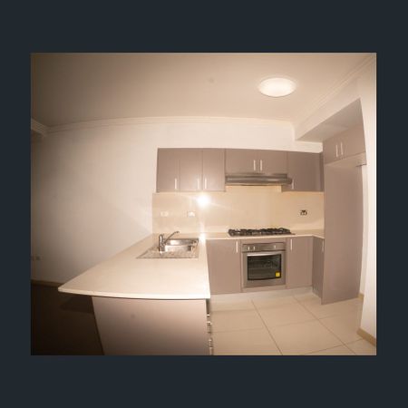 SPACIOUS 2 BEDROOM APARTMENT IN GREAT LOCATION - Photo 4