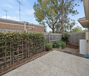 Stylish, Private & Perfectly Positioned - Photo 5