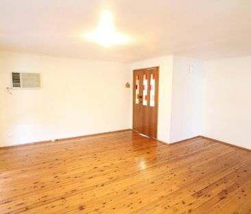 LOCATION !!! LOCATION !!! 3 BEDROOMS FRONT HOUSE IN QUIET STREET & ... - Photo 5