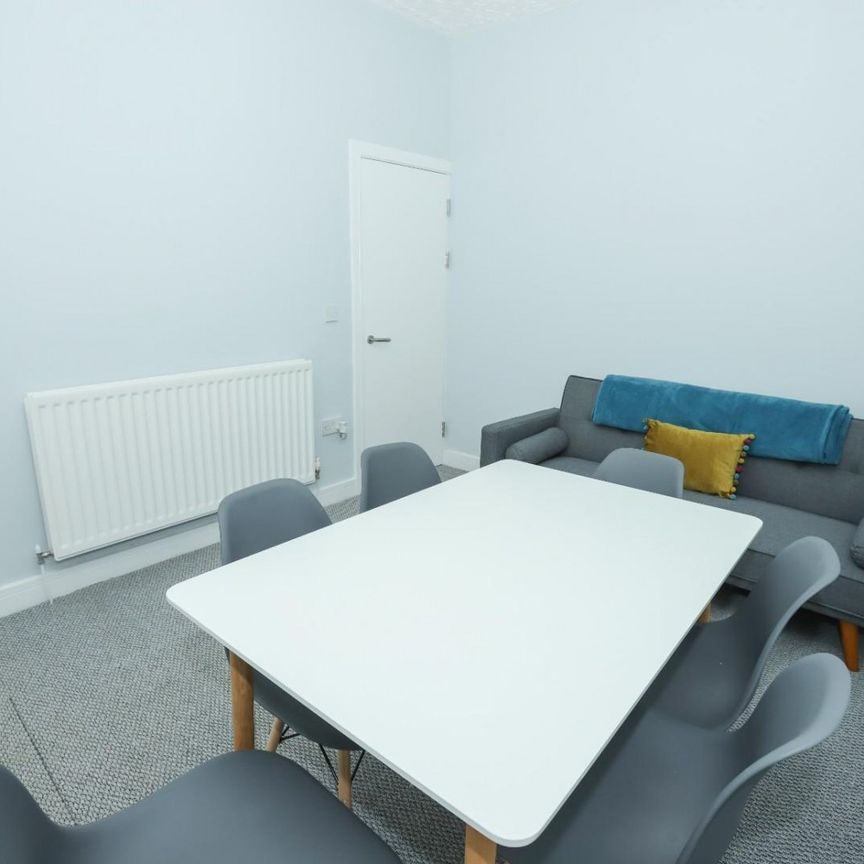 5 bedroom Flat To Let - Photo 1