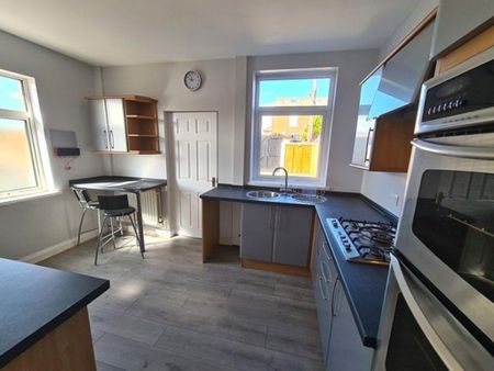 2 bedroom terraced house to rent - Photo 4