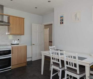 2 bedroom property to rent in Epsom - Photo 4