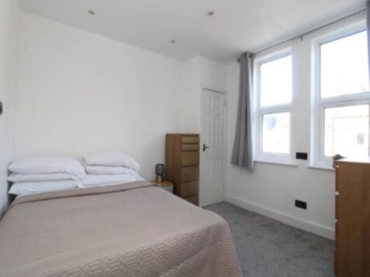 1 bedroom in a house share to rent - Photo 1