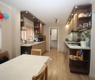 3 bedroom end of terrace house to rent - Photo 3