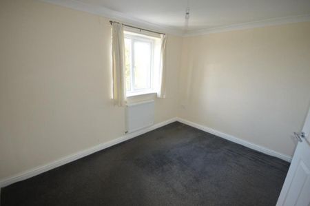 4 bedroom detached house to rent - Photo 2