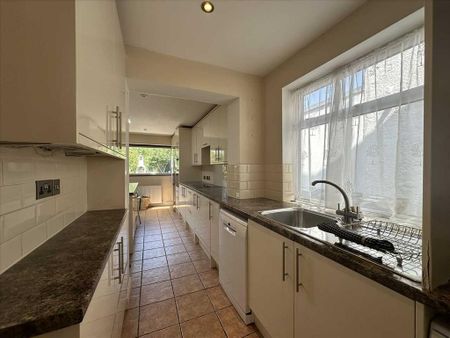 4 bedroom semi-detached house to rent - Photo 2