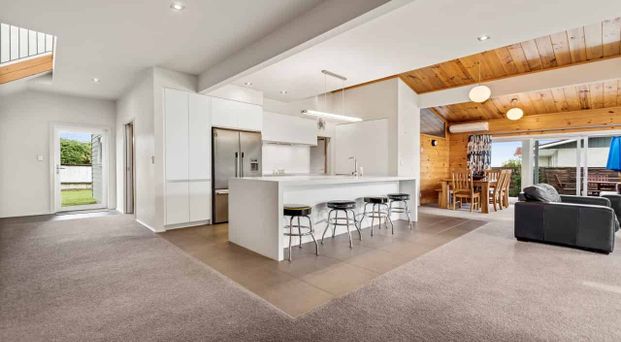 Outstanding Matua Family Home - Photo 1