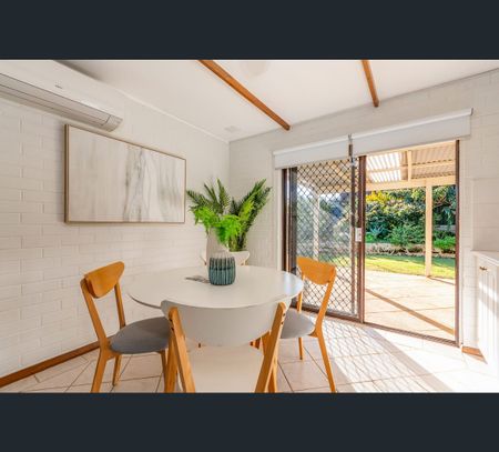 4 Caenby Cl, Karrinyup, WA 6018 - Photo 3