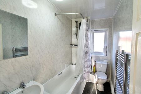 Lutterworth Road, Longbenton, Newcastle upon Tyne, Tyne and Wear, NE12 8QZ - Photo 3