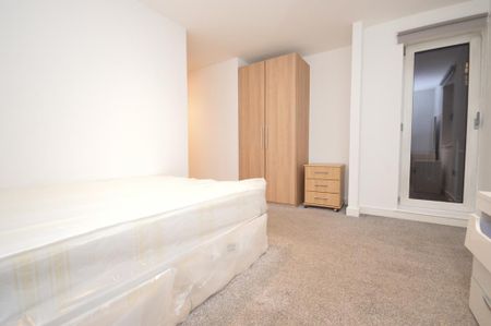 2 bedroom flat to rent - Photo 4